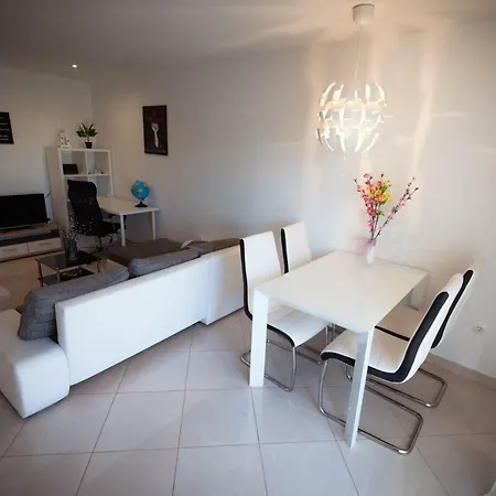 Nakic Apartment *